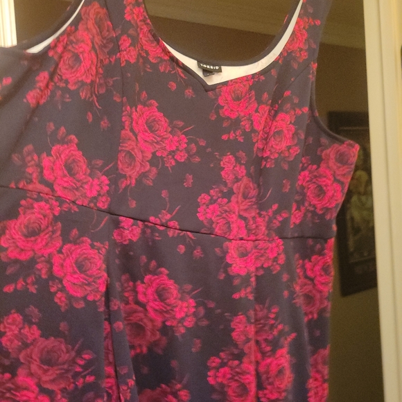 Black & Red Floral Scuba Skater Dress w/ Hidden Front Pockets, Sweetheart Neck - Picture 8 of 15